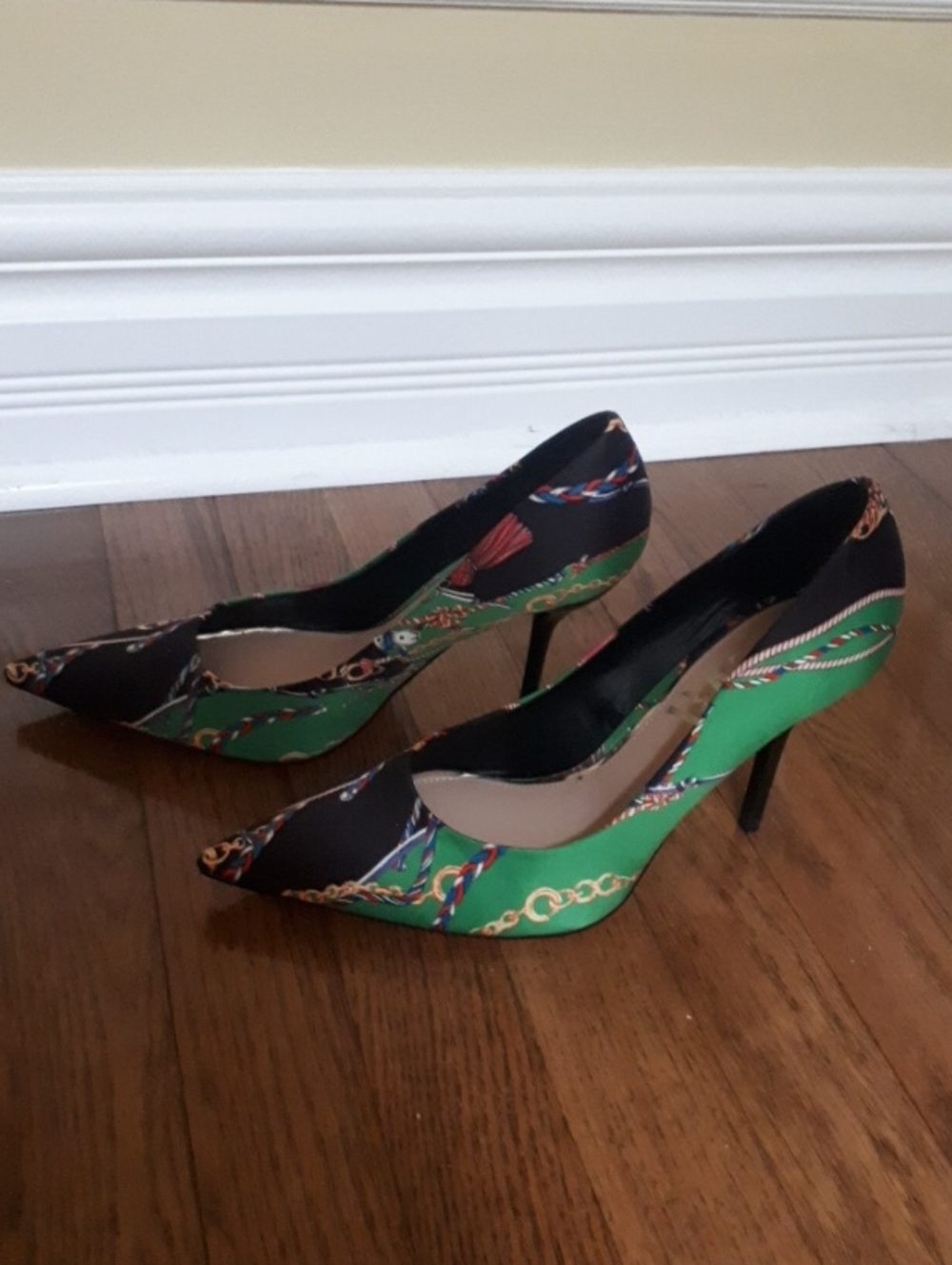 New Zara Black & Green Chain-Print Pointed Pumps - Picture 3 of 5